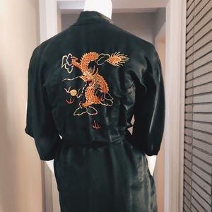 INCREDIBLE VINTAGE SILK DRAGON KIMONO